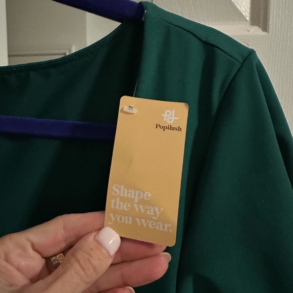 Elegant Green Women's Dress - Picture 3 of 13